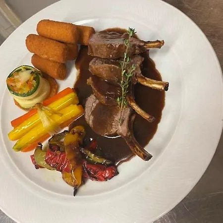 Victoria Hotel 3*